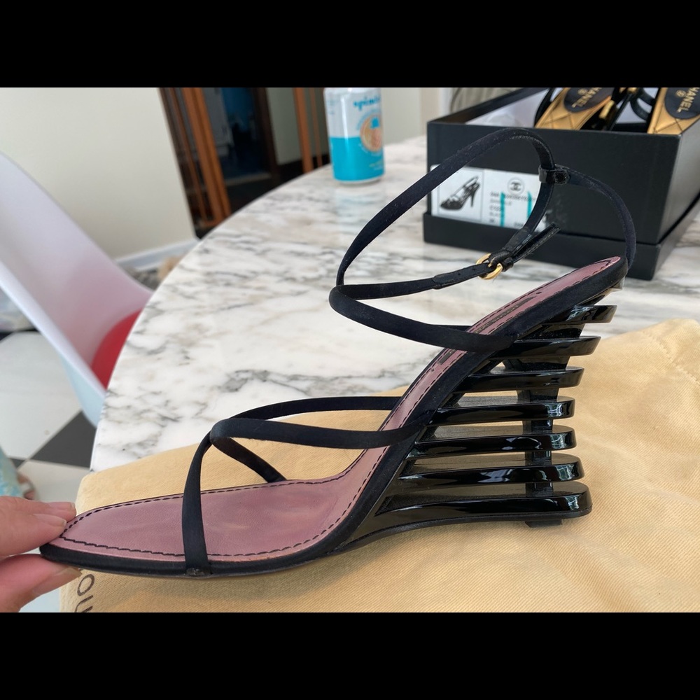 Louis Vuitton (LV) pink and black sandals - Picture 3 of 9